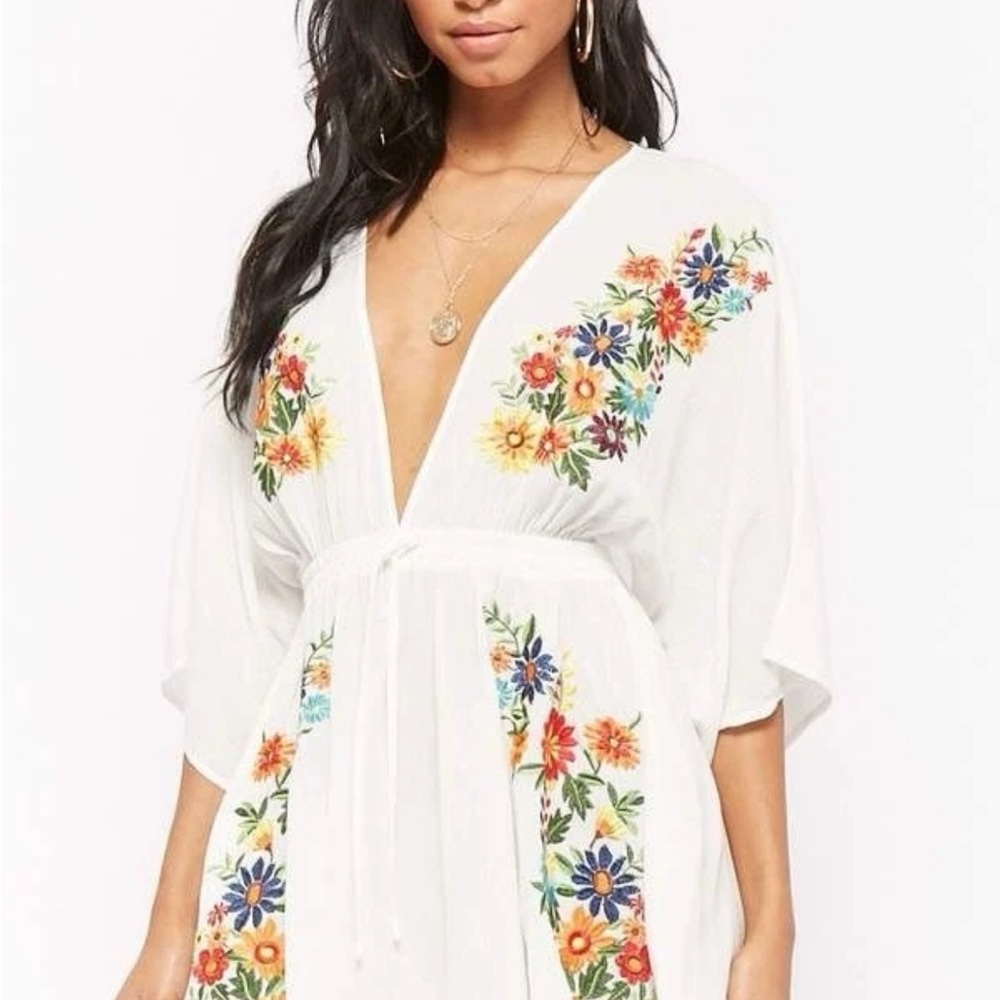 White Floral Embroidered Women’s Swim Cover-Up size small